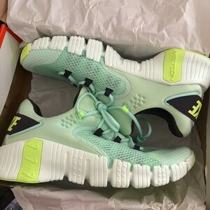 Size 11.5 Nike Free Metcon 4 Cross Training Shoes CT3886-300